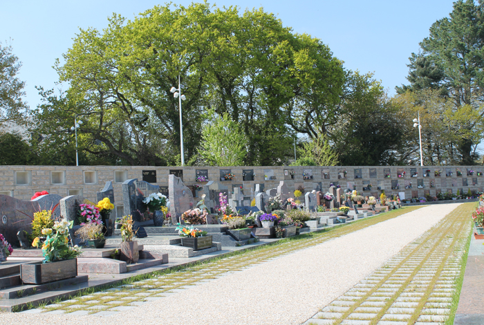 Le cimetière est à nouveau ouvert au public