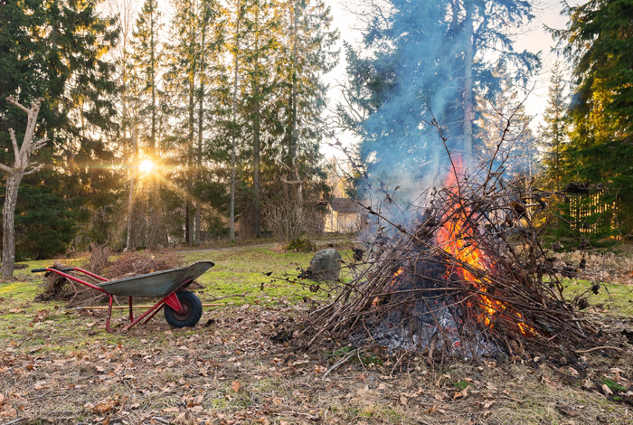 Emploi du feu et brûlage des déchets verts