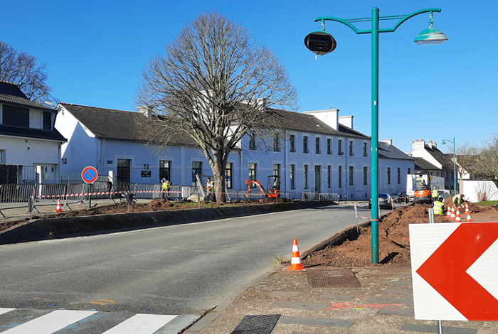 Travaux d’aménagement paysager devant l’école Jean Jaurès